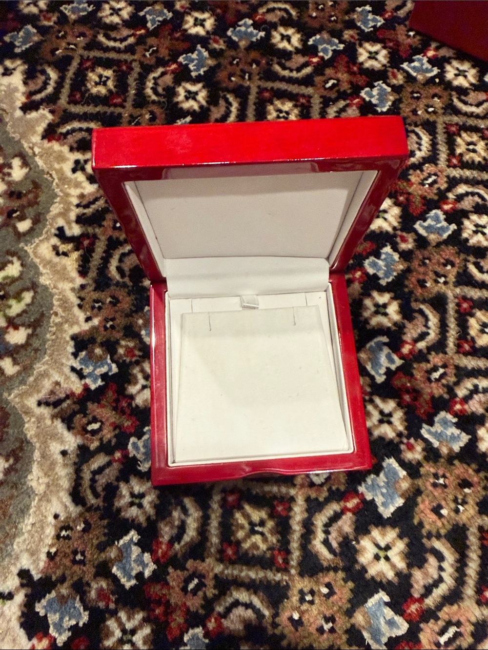 Wooden jewelry box for necklace or earrings